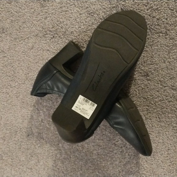Clarks Navy Blue 2.5-inch heels - Picture 3 of 4